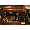 Image 1 : VINTAGE RARE SINGER SEWING MACHINE (PORTABLE)