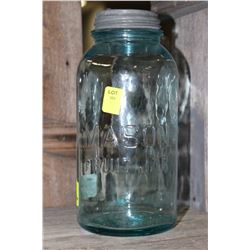 VINTAGE LIGHT BLUE MASON FRUIT JAR W/ LID