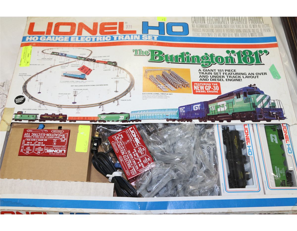 LIONEL HO SCALE VINTAGE ELECTRIC TRAIN SET
