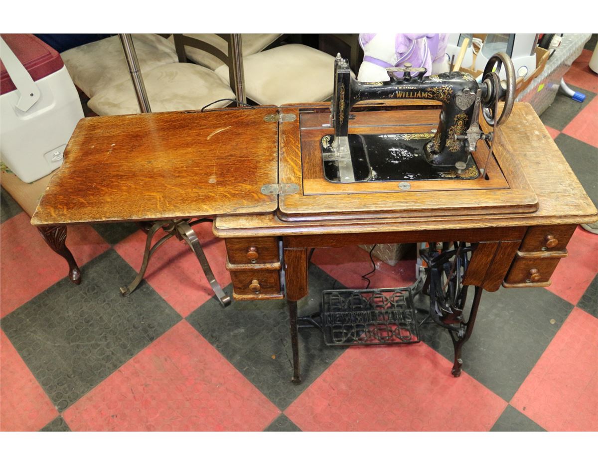 NEW WILLIAMS VINTAGE SEWING MACHINE
