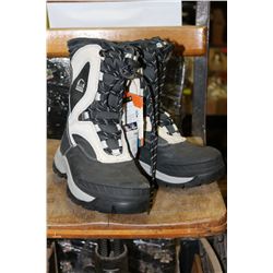 PAIR OF MENS SOREL BOOTS