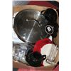 Image 1 : BOX OF ASSORTED KITCHEN WARES