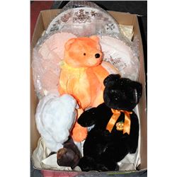 BOX W/ 4 COLLECTIBLE PLATES & 3 LARGE