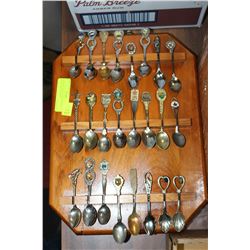 VINTAGE TRAVEL SPOON DISPLAY BOARD WITH SPOONS