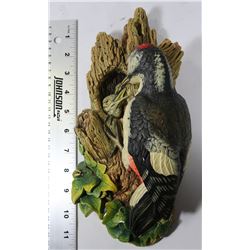 WOODPECKER FEEDING CHICKS BOSSON