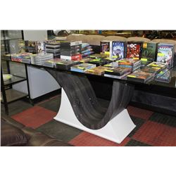 NEW BLACK & WHITE TABLE