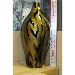 DESIGNER VASE