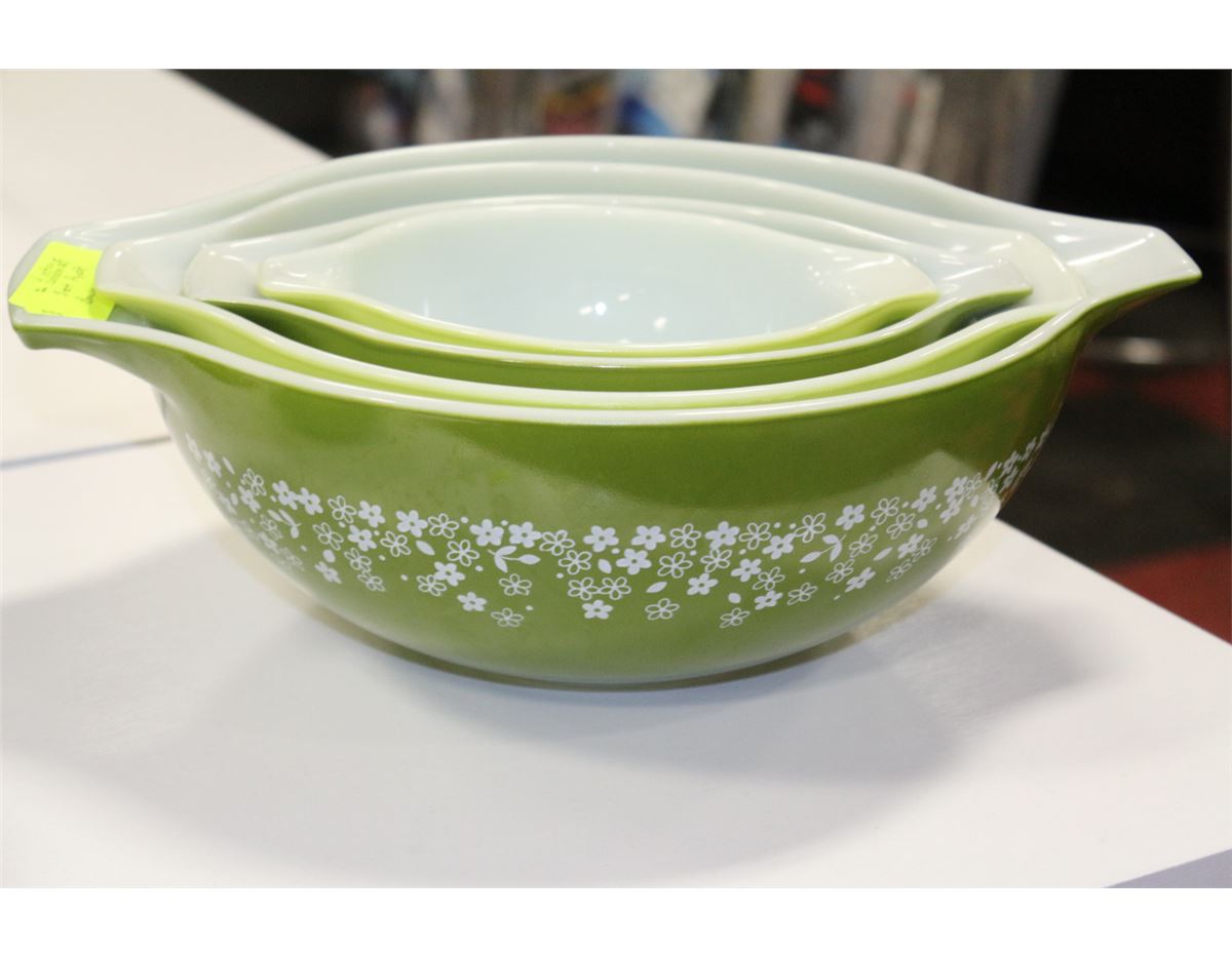 VINTAGE GREEN PYREX BOWL SET
