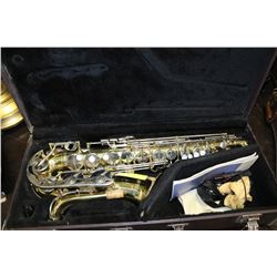 YAMAHA SAXOPHONE ALTO WITH CASE