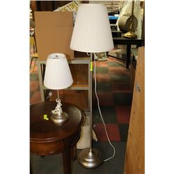 SET OF MATCHING-STYLE LAMPS