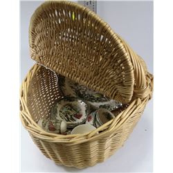 LARGE WICKER PICNIC BASKET