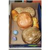 Image 1 : BOX OF KITCHEN DECOR