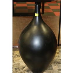 BLACK VASE