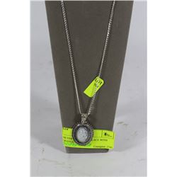 SILVER-TONED NECKLACE WITH ORANGE STONES