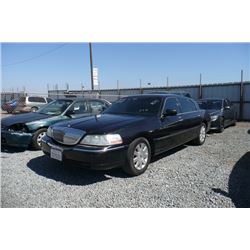 04 Lincoln Town Car 4 Dr  Sedan - T - DRIVE MC TP