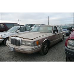 93 Lincoln Town Car 4 Dr  Sedan - T - `DRIVE