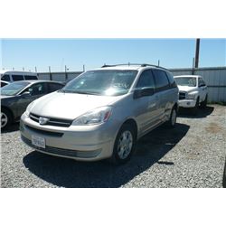 04 Toyota Sienna AWD 4dr Minivan - T - `DRIVE