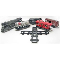 C. 1940'S MARX WIND UP TIN LITHO TRAIN SET - O SCALE