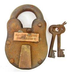 CAST IRON PADLOCK W/ GEORGETOWN COUNTY PLANTATION 112 TAG & KEYS