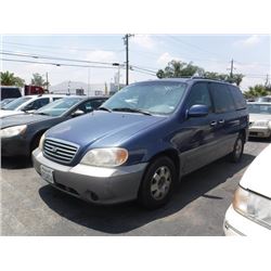 03 Kia Sedona - T - `DRIVE