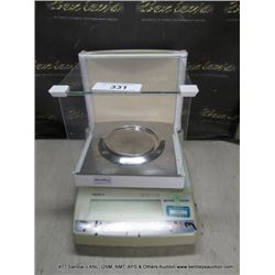 METTLER TOLEDO PB303-S SCALE (print sequence:) 742077