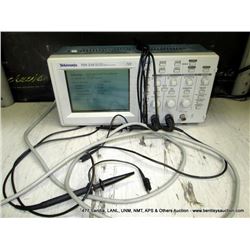 TEKTRONIX TDS 210 TWO CHANNEL DIGITAL REAL TIME OSCILLOSCOPE (print sequence:) 44064