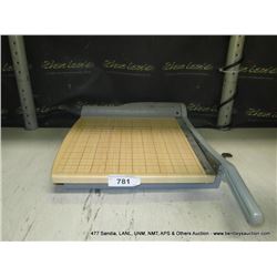 GBC CL300 CLASSIC CUT PAPER CUTTER