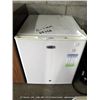 Image 1 : SUMMIT MINI FRIDGE (print sequence:) 68358