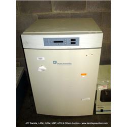 FORMA SCIENTIFIC 3110 CO2 WATER JACKETED INCUBATOR (print sequence:) 44266