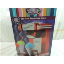 NOSTALGIA 50s STYLE SNOW CONE MAKER