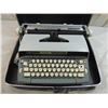 Image 2 : SMITH-CORONA CORONET AUTOMATIC 12 TYPEWRITER