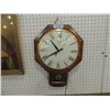 Image 1 : TRADITIONAL WALL CLOCK