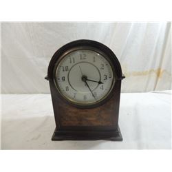 VINTAGE MANTEL CLOCK