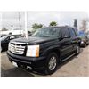 Image 1 : 02 Cadillac Escalade 2WD 4dr SUV - T - `DRIVE