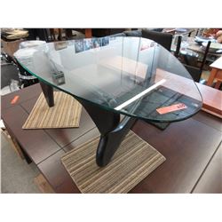 New - Tri-cornered coffee table with glass top
