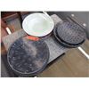 Image 1 : 13 Decorative bowls & plates