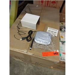 Case of new memo note stands with USB hub
