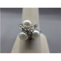 14KT White Gold Pearl & Diamond Ring