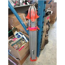 Surveyor's tripod