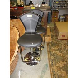 2 New hydraulic stools