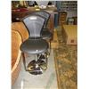 Image 1 : 2 New hydraulic stools