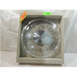 MODERN MODISH METAL WALL CLOCK