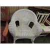 Image 1 : WHITE WICKER CHILDRENS CHAIR