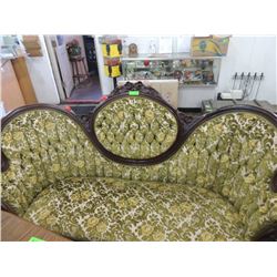 ELEGANT VICTORIAN PARLOR SOFA