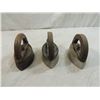 Image 2 : LOT 3 ANTIQUE SAD IRONS