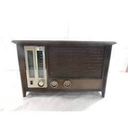 ZENITH VINTAGE LONG DISTANCE RADIO