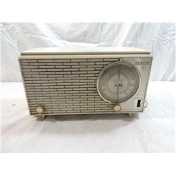 VINTAGE ZENITH AM/FM RADIO