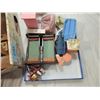 Image 6 : LARGE JACKPOT LOT WOODEN DOLLHOUSE FURNITURE