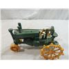 Image 2 : ANTIQUE CAST IRON JOHN DEERE TRACTOR