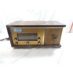 VINTAGE MAGNAVOX AM/FM RADIO